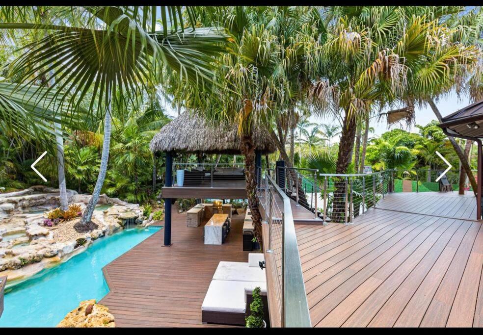 Tropical Oasis Resort Miami Home Exterior photo